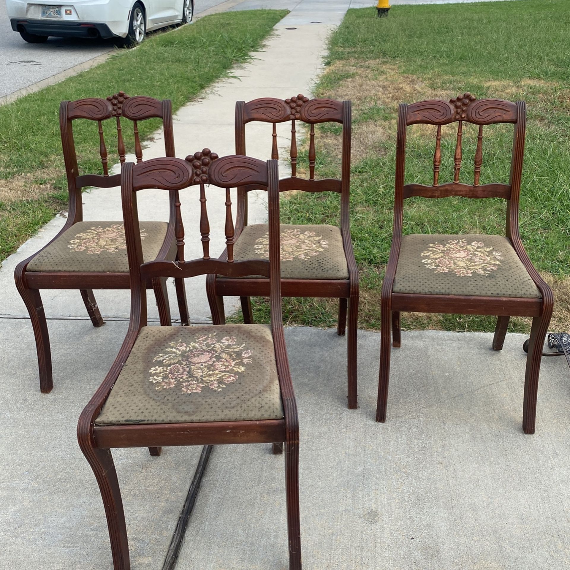Duncan Phyfe 1940 dining table and chairs