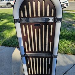 Wireless Bluetooth jukebox speaker