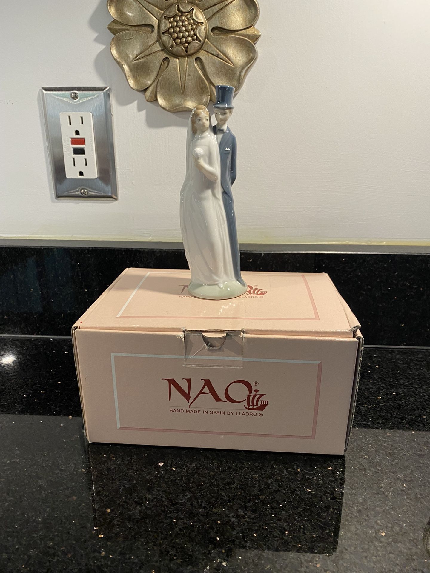 Nao Lladro Bridal Couple Pareja Nupcial Bride & Groom Figurine Cake Topper #109, 6"--Handmade in Spain