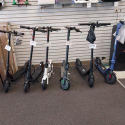Patinetes eléctricos, varios tamaños y precios desde $199. Excelentes para desplazarse por la ciudad. 