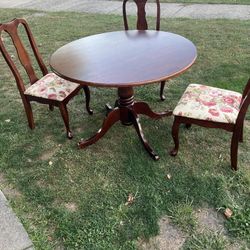 Cherry Wood Kitchen Table With 3 Chairs 