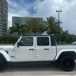 2023 Jeep Gladiator Willys Sport 4x4 – Like New - 28,000 miles 