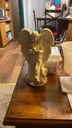 Angel figurine