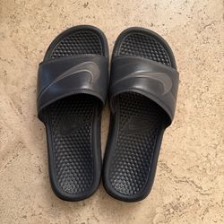 Used Nike Slides Men’s Size 7.5