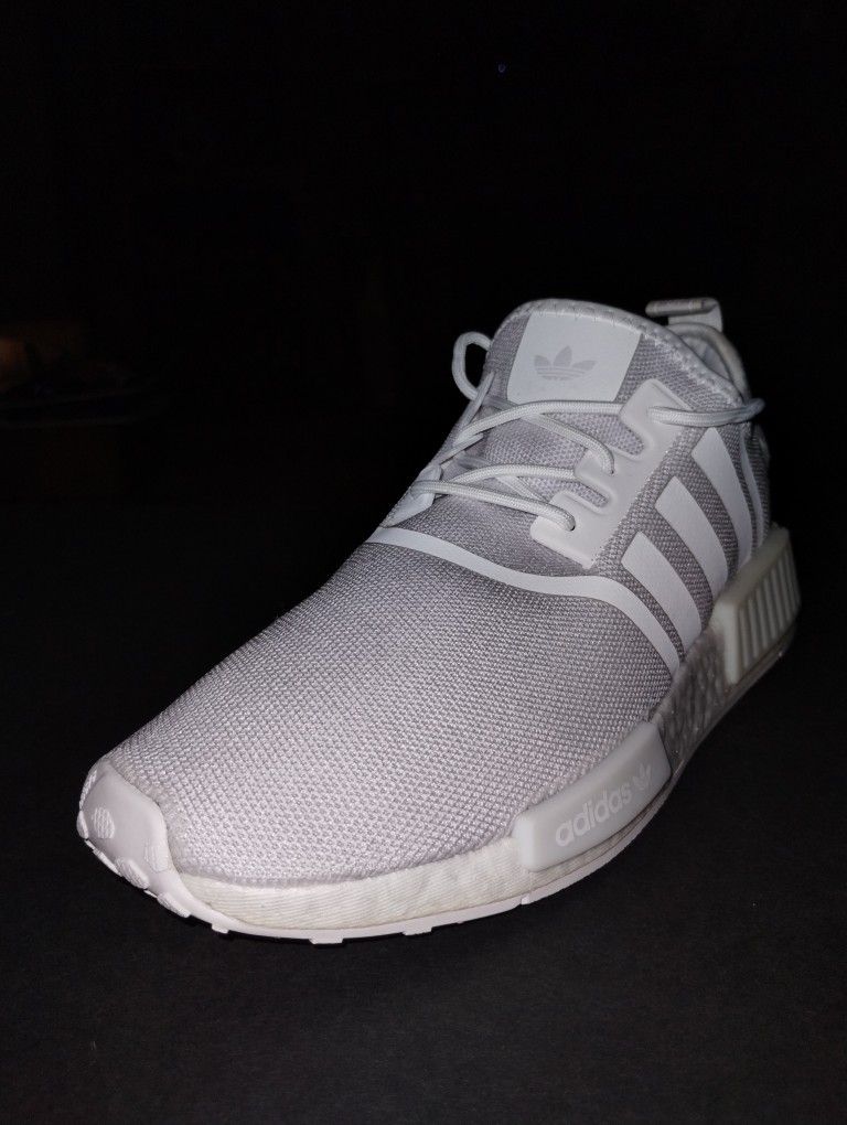 (Size-9.5) Men's, Like New, Adidas NMD_R1 Primeblue 'Triple White' GZ9259 Men's Shoes, Made in Vietnam, no box
Authentic Adidas shoes made in Vietnam,