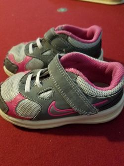 Girls sz 8c NIKE Sneakers (school)