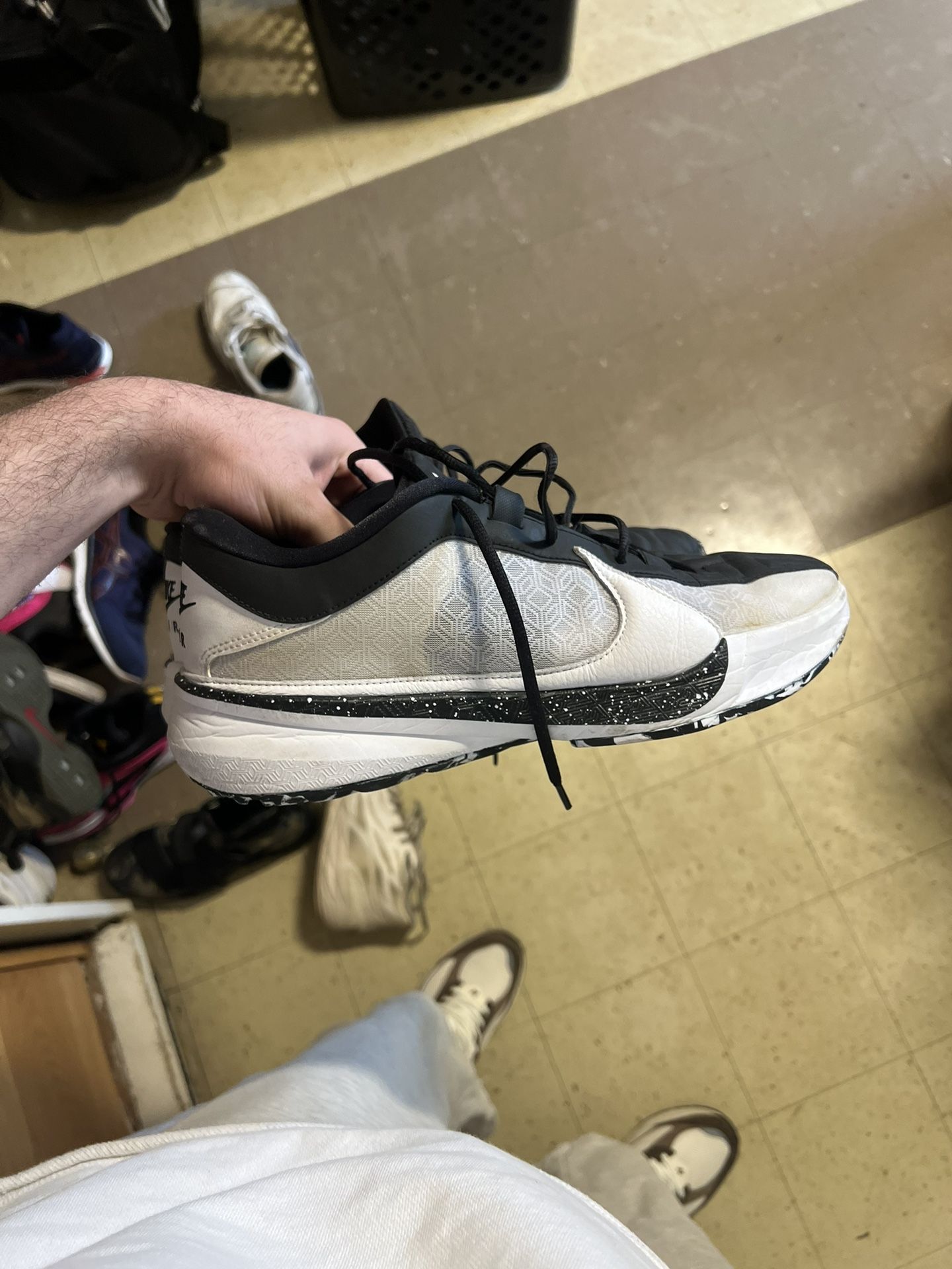 nike basketball shoes
