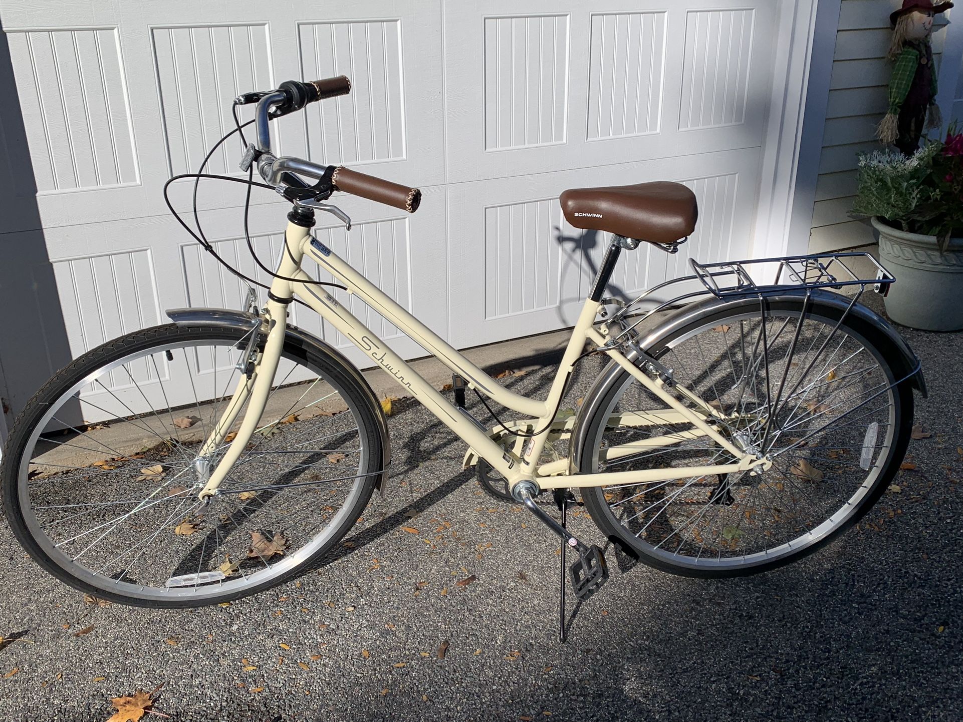 Schwinn Women’s Gateway 28” Hybrid Bike