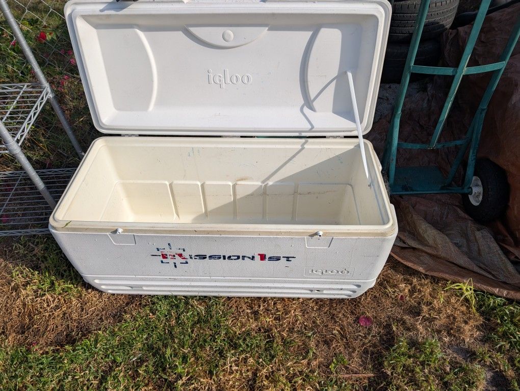 Large Igloo Cooler