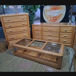 $500 VINTAGE BROYHILL OAK WOOD DRESSER SET