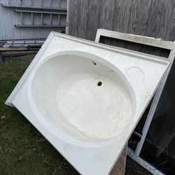 NICE 42” X 60” OVAl TUB