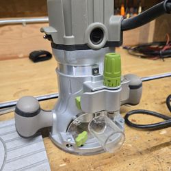 Router With Mounting Plat For Table
