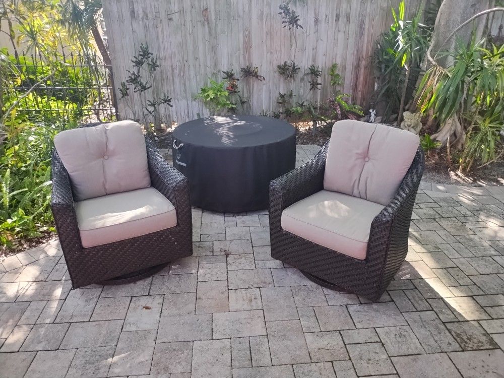 Sunbrella Glider/ Rockers Chairs