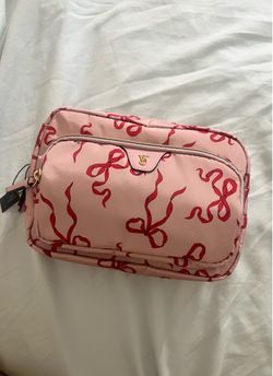 NWT Victoria’s secret makeup bag