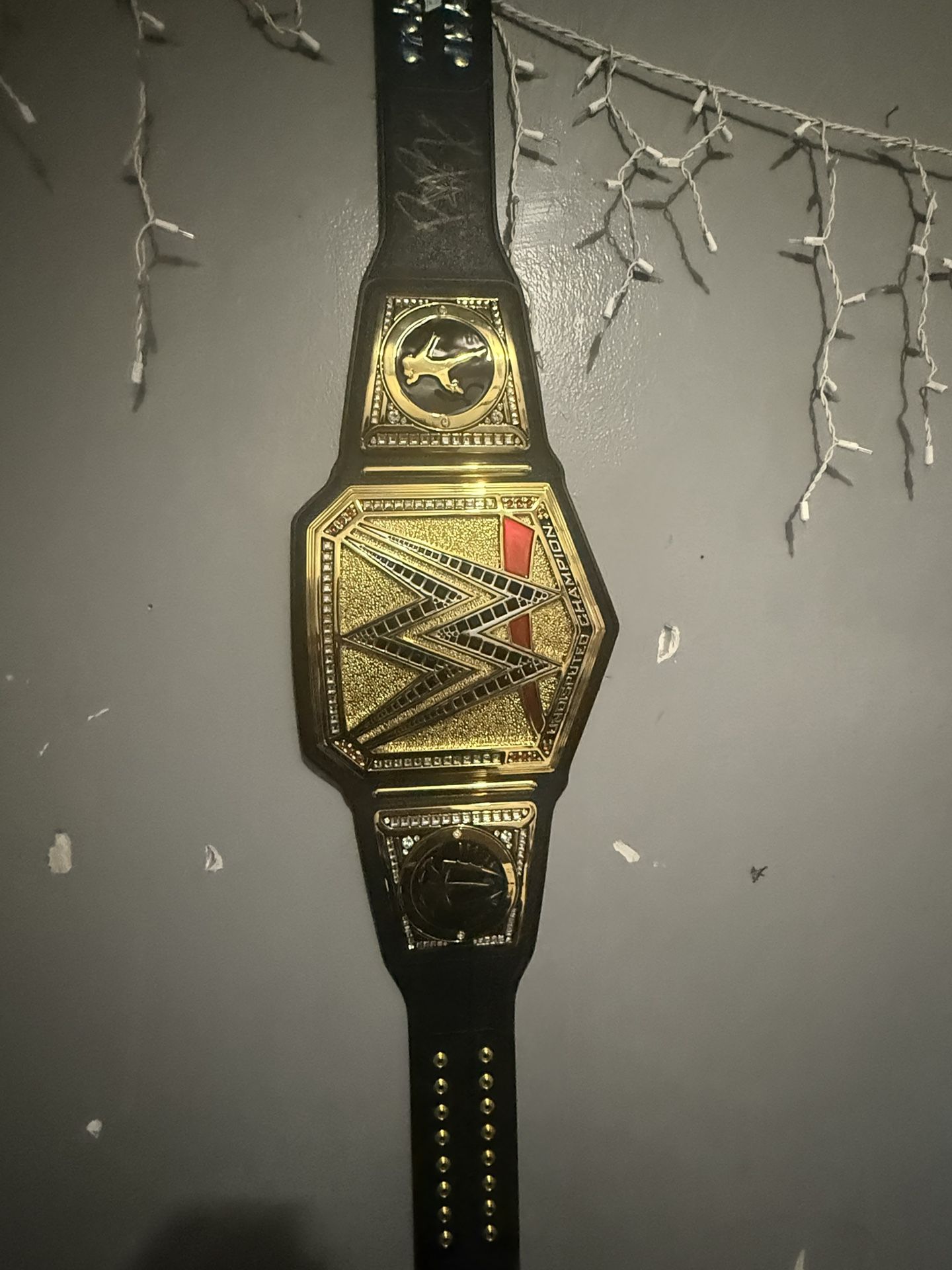 Roman Reigns Signed Undisputed Wwe World Heavy Weight Championship Title .