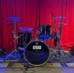 Tama Five  piece RockStar drum set. Read description below.