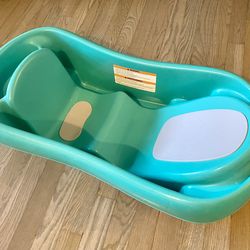 The first years Sure Comfort tub for newborns and babies