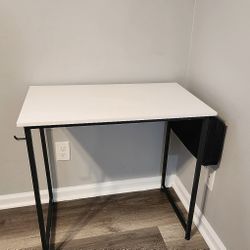 Small Computer Desk White Modern Writing Table for Small Space Kids Teens Student Study Work PC Desk