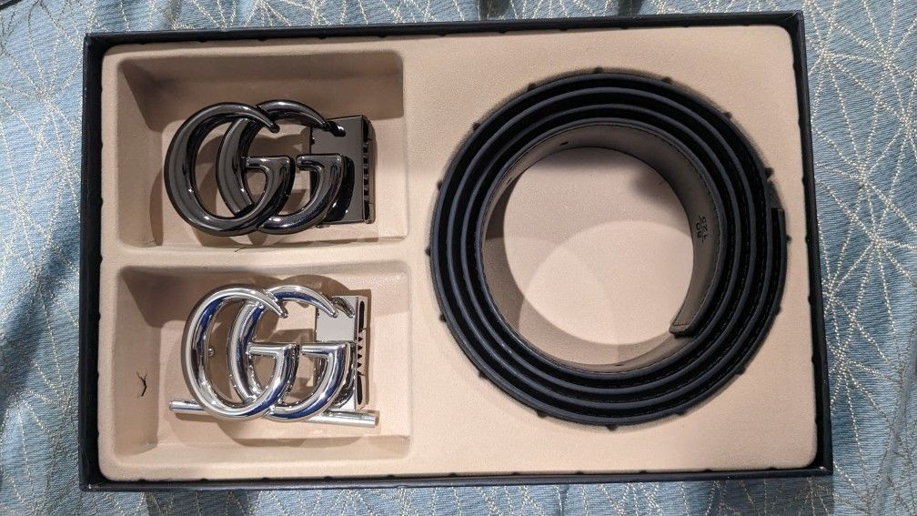 NWOT Gucci OS belt And Interchangeable Belt Buckles 