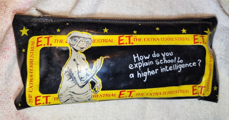VINTAGE 1982 UNIVERSAL CITY STUDIOS PENCIL BAG WITH USED COLORED PENCILS