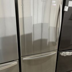 Hisense Bottom Freezer In Stainless Steel New Open Box