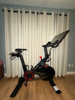 Like New Peloton Exercise Bike
