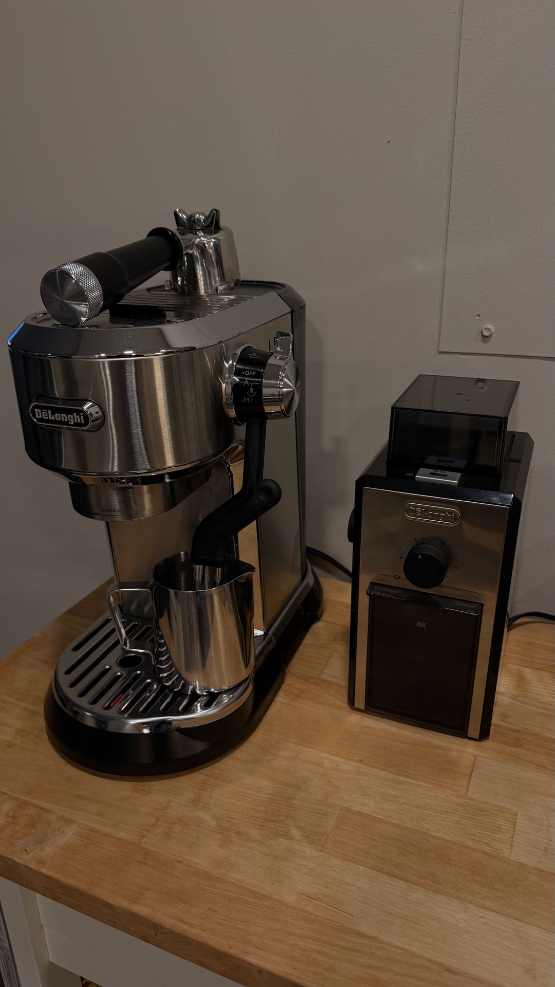 Delonghi coffee machine + coffee grinder