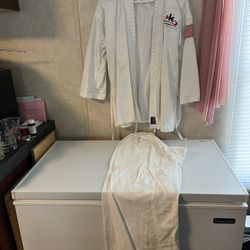 Boys Kickboxing Uniform Size 4    Excellent Condition 