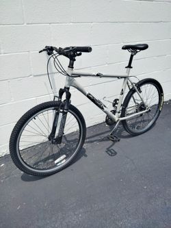 LARGE BICYCLE 26 TIRES FRAMED LARGE GRAY GARY FISHER MOUNTAIN BIKE