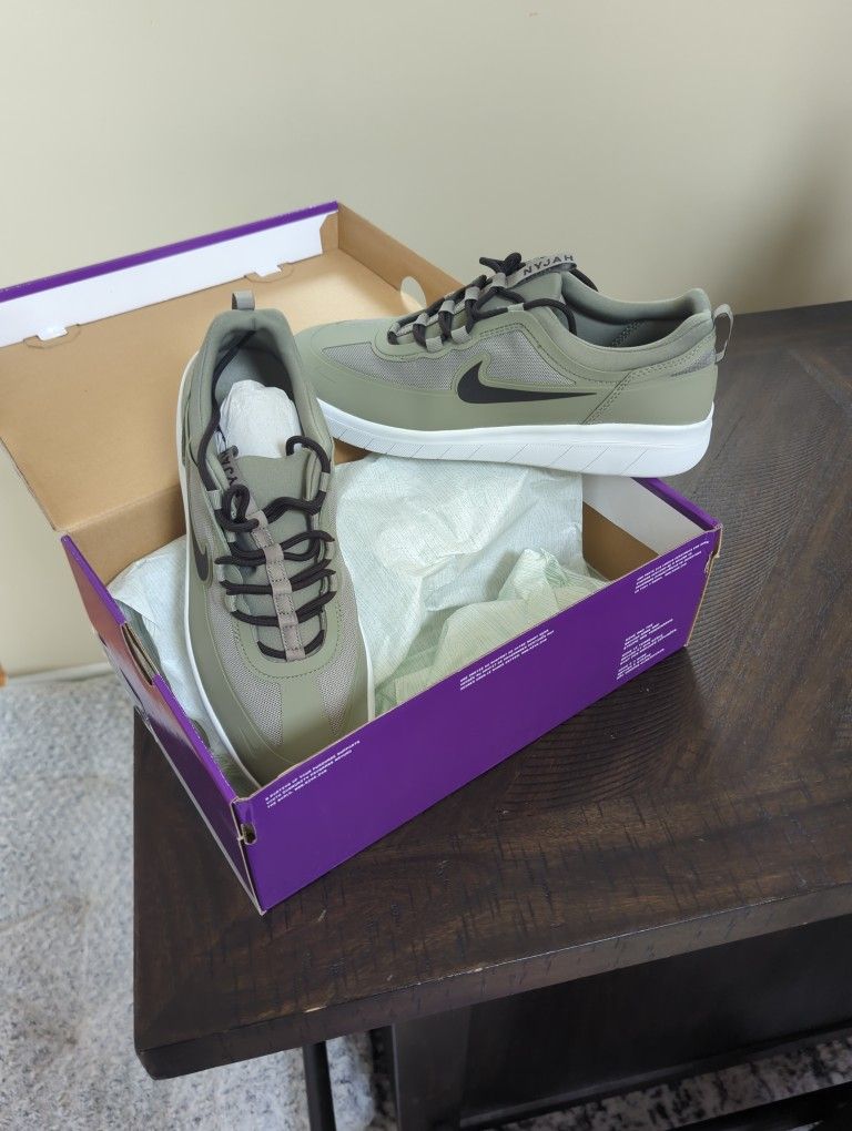 Nike SB Nyjah FREE 2 (ARMY) SIZE 10 1/2