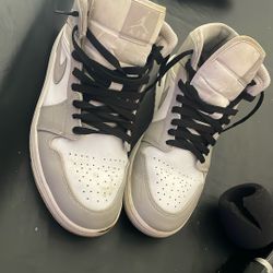 Air Jordan 1 Mid Smoke Grey