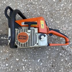 STIHL MS 250 CHAINSAW nice