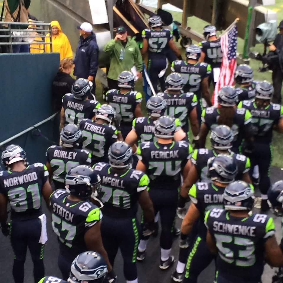 (2), (4), or (6) SEATTLE SEAHAWKS vs TAMPA BAY BUCCANEERS, 11/03, LEGACY SEATS, SEAHAWKS TUNNEL, VIP PARKING