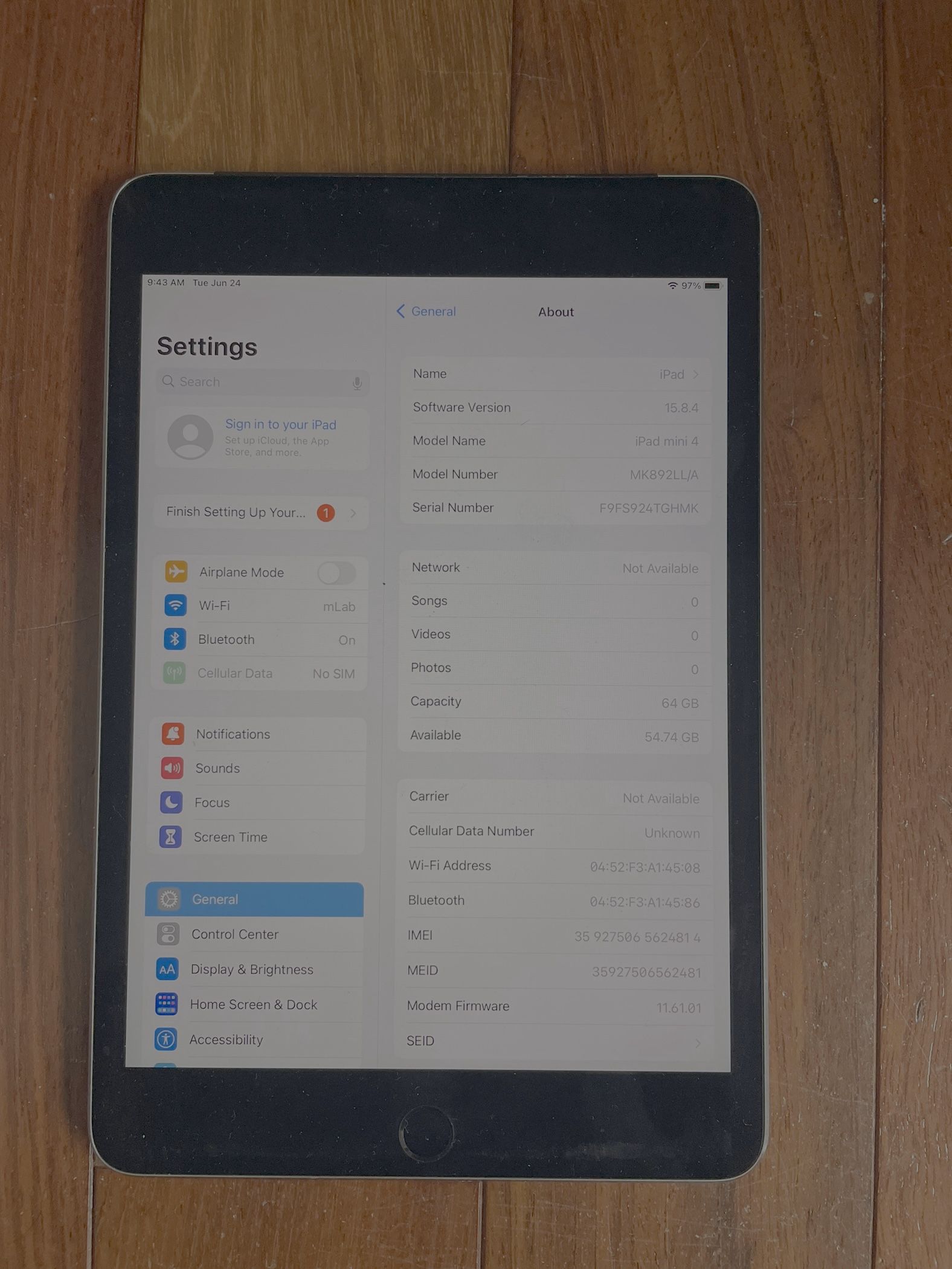 iPad Mini 4 Retina (WiFi + Cellular) / 64GB / MK892LL/A A1550