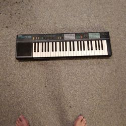 YAMAHA.    PSR-  12