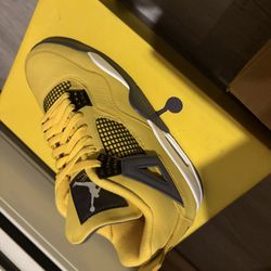 Air Jordan 4 Retro 'Lightning' 