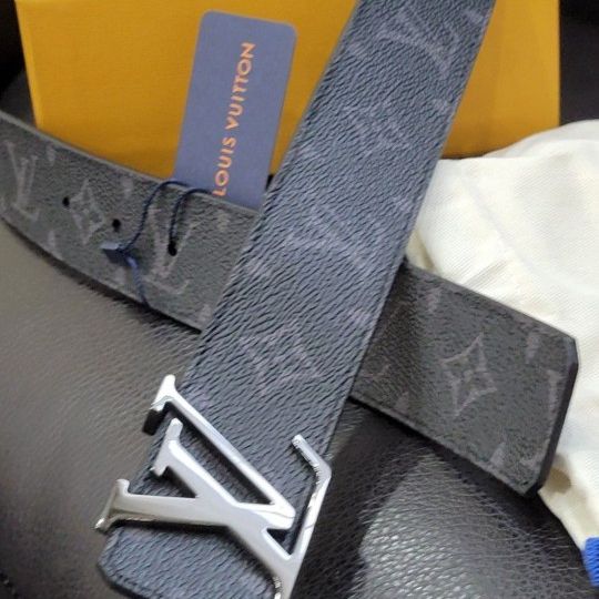 Louis Vuitton Reversible Belt Size 44 With Receipt And Packaging for Sale  in Philadelphia, PA - OfferUp