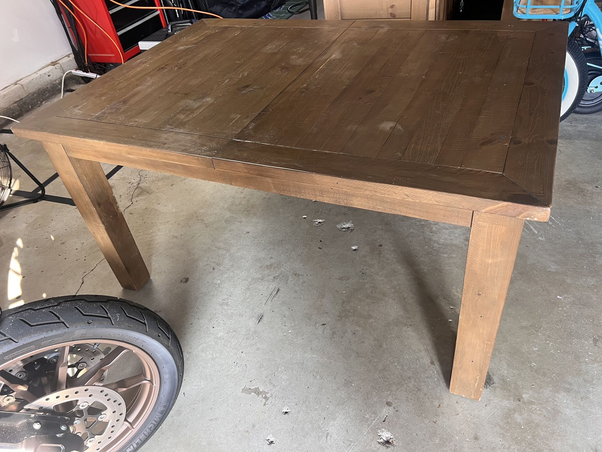 Kitchen/Dining Table