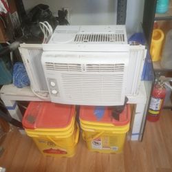 5000 BTU Air Conditioner Works Great