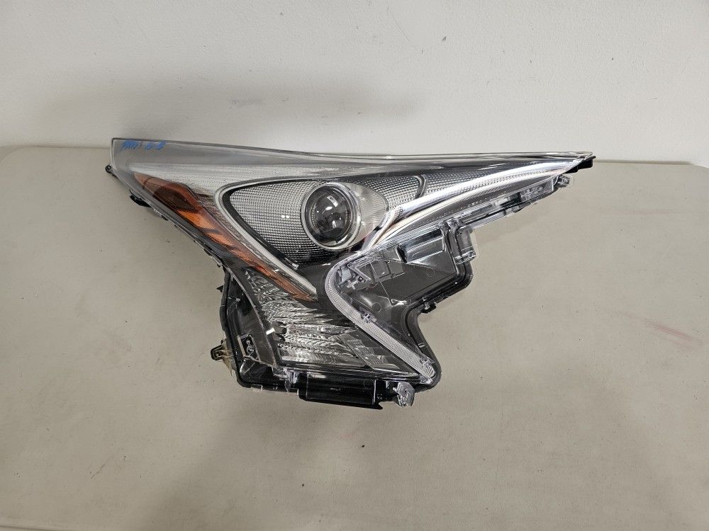 Toyota Prius 2016 2017 2018 Right Headlight