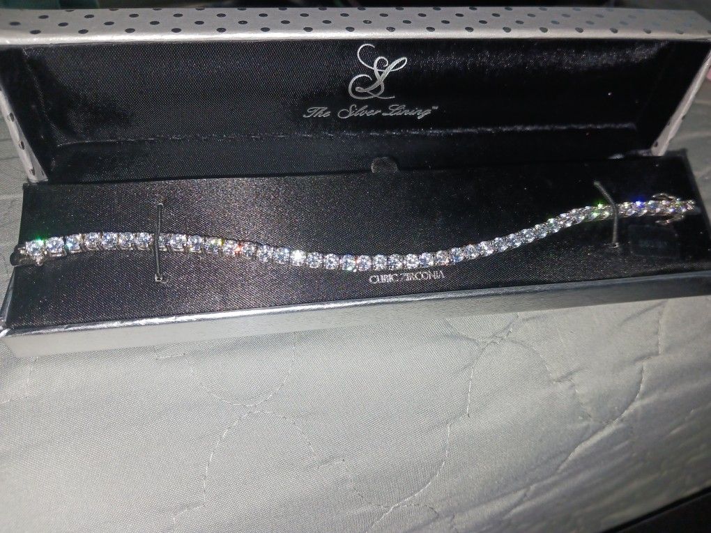 BRAND NEW CUBIC CIRCONIA TENNIS BRACELET......😁😊😍