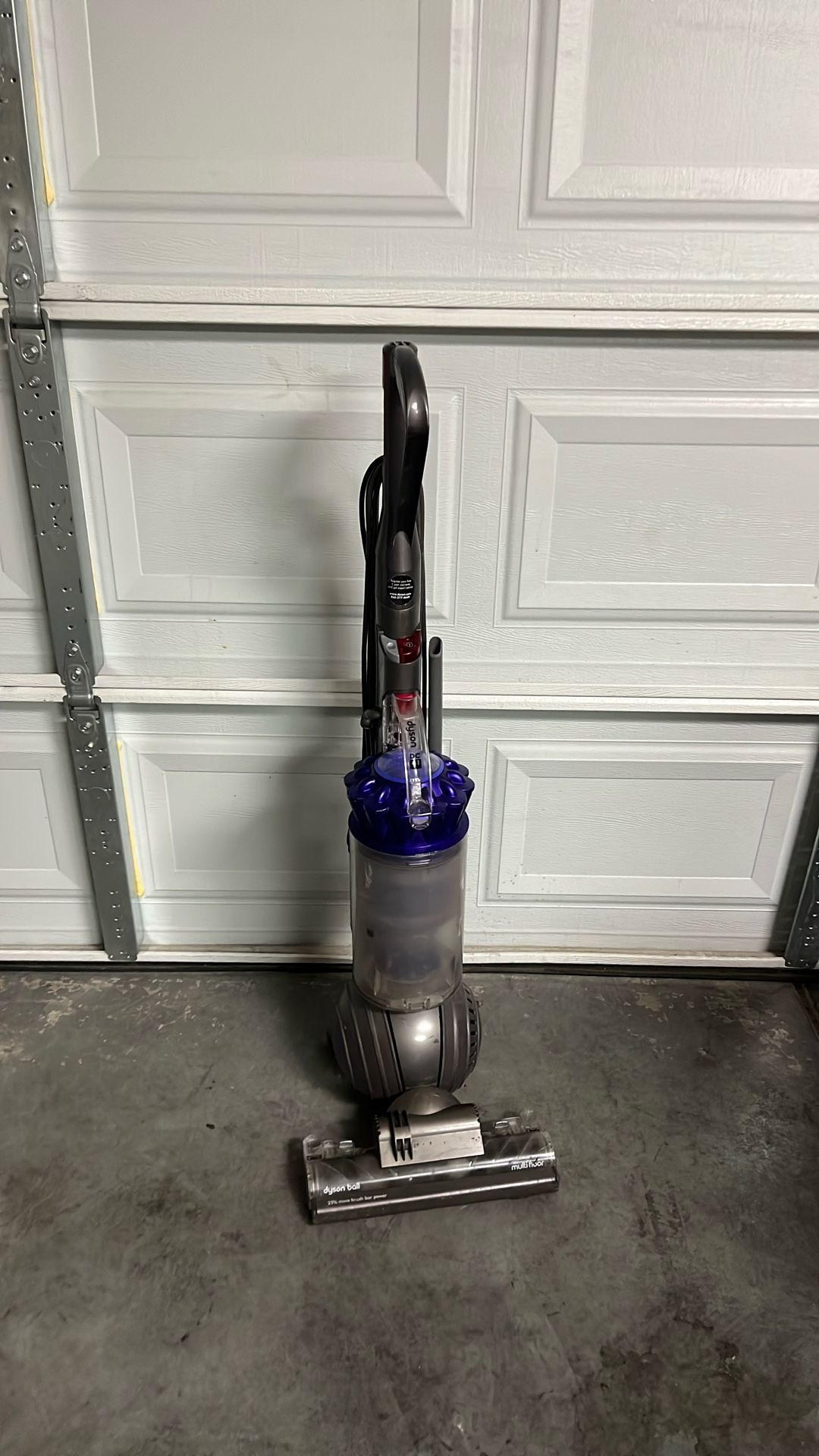Vacuums Dyson