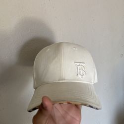 Burberry hat, white, changable size