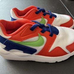 Nike Green and Orange Sneakers Dynamic Athletic Style