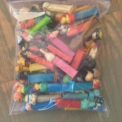 72 Pez Dispenser Collection And 4 Sealed 
