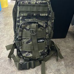 camo backpack 