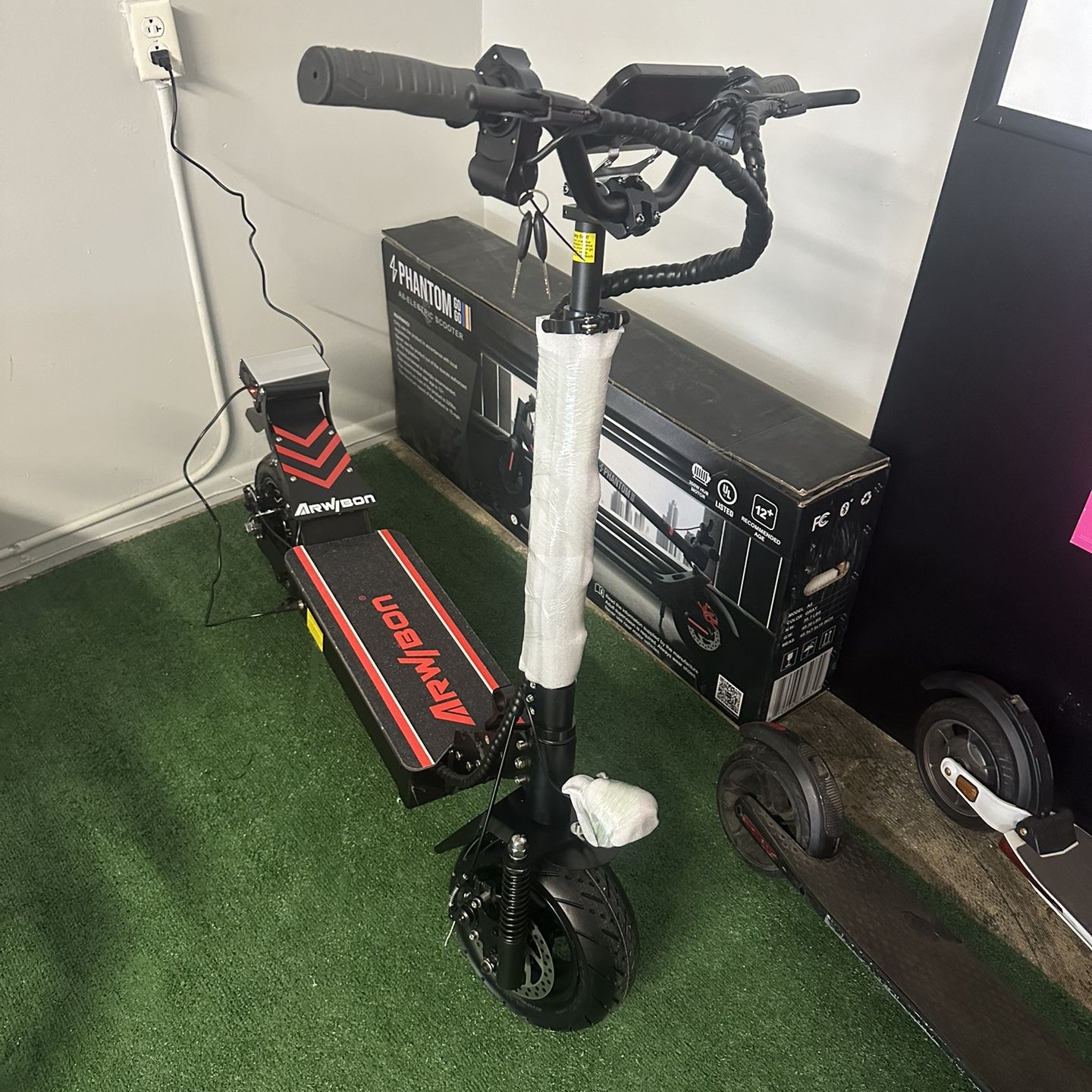 Arwibon Electric Scooter Q30 ****price Is Initial Payment When Finance ***