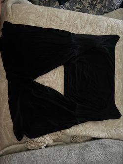 Black long sleeve crop