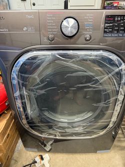 LG 7.4 cu.ft. Ultra-Large Capacity Front-Load Gas Dryer (black steel)
