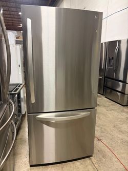 💥LG fridge bottom freezer used like new 💥